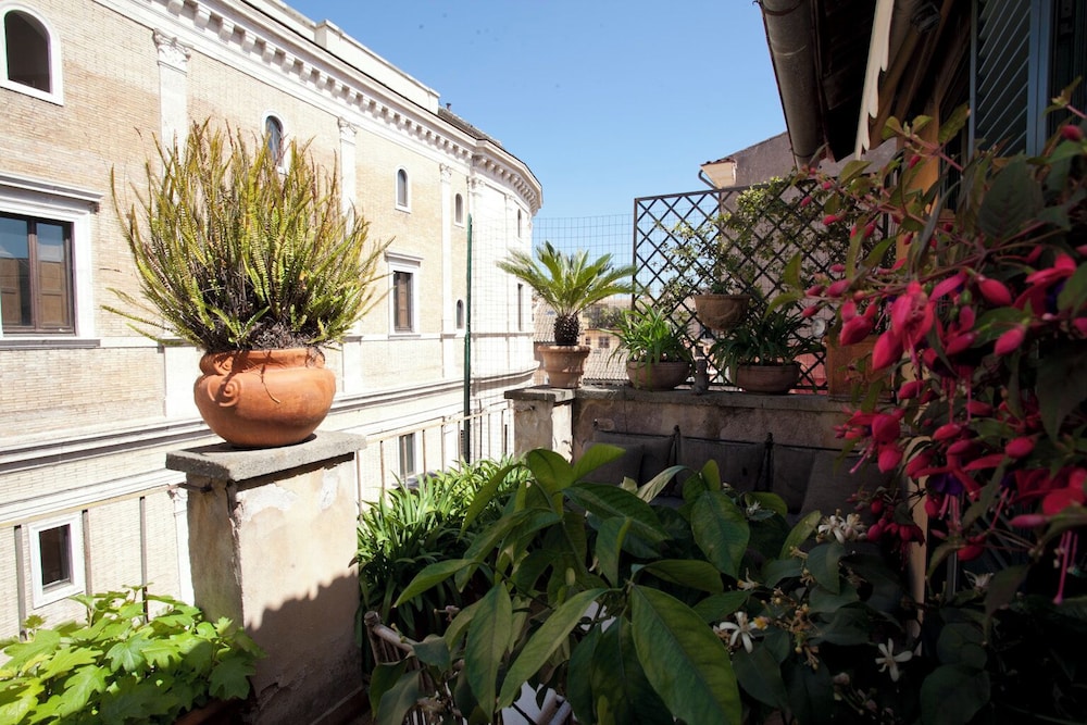 Campo De' Fiori Apartments