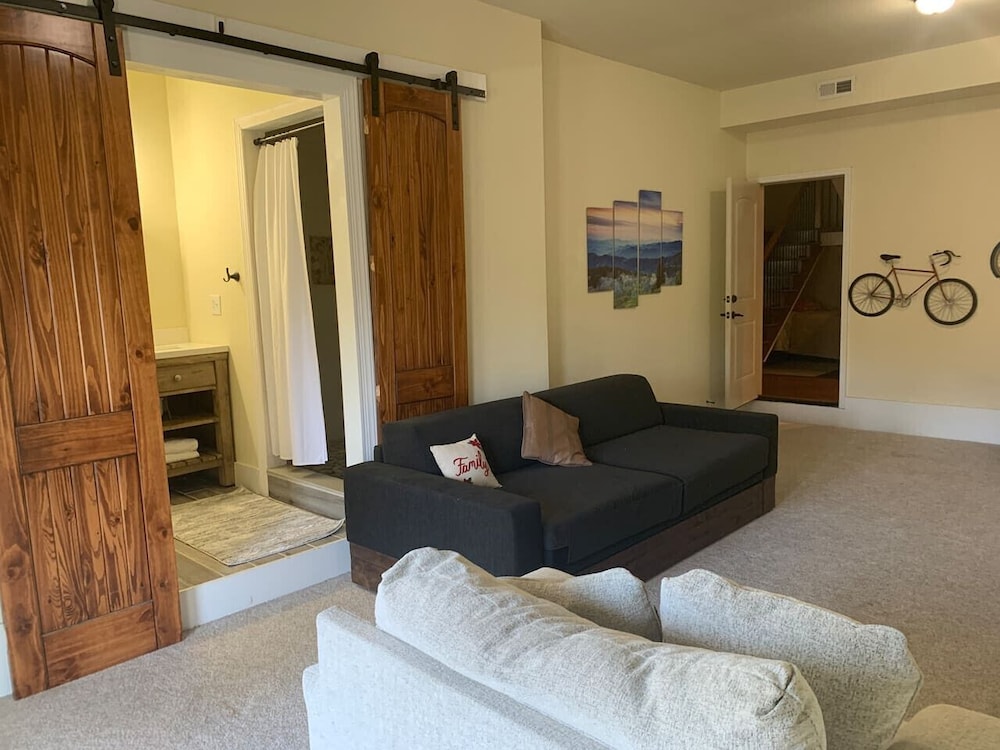 Vacation Home Near Golf Course Hiking Sleeps 20