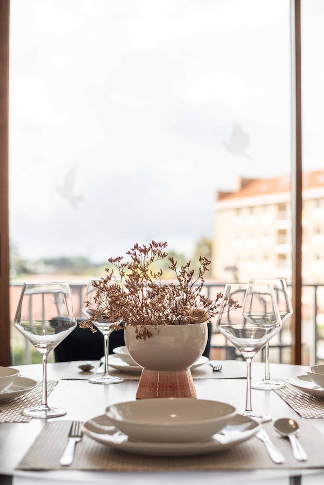 Liiiving in Matosinhos - Warm Vintage Apartment