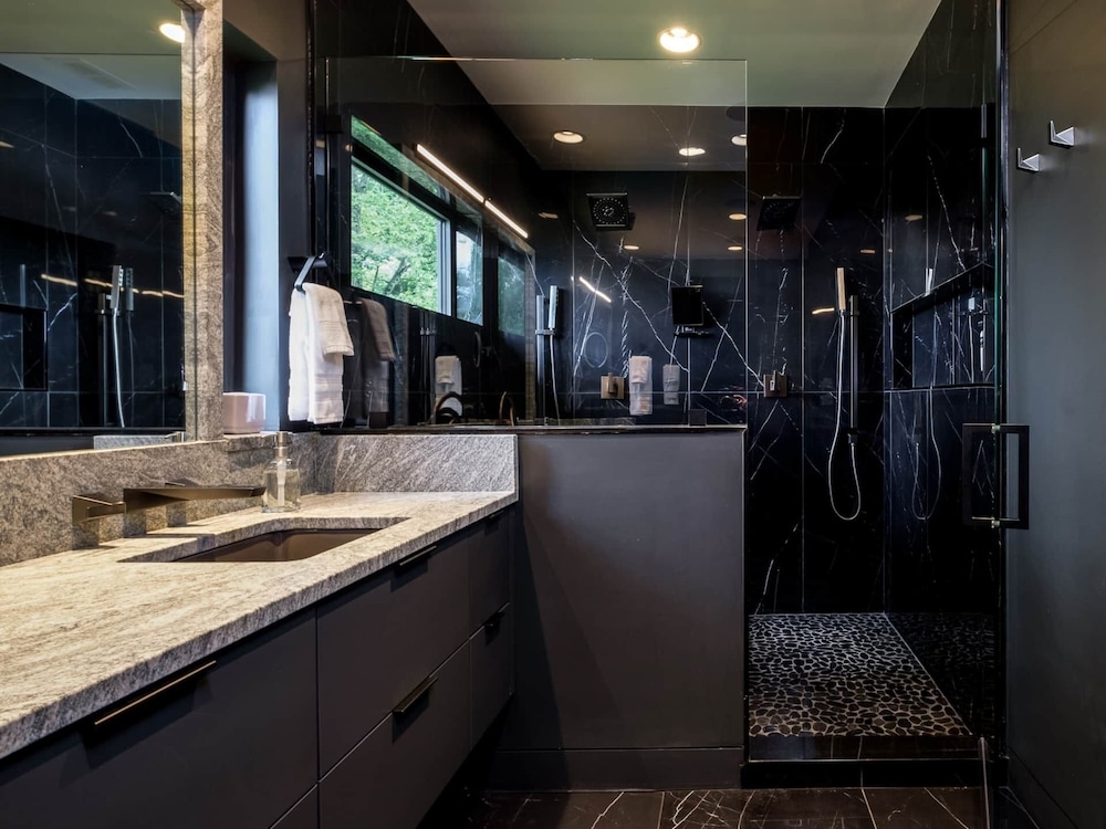 Luxury Home - The Retreat House