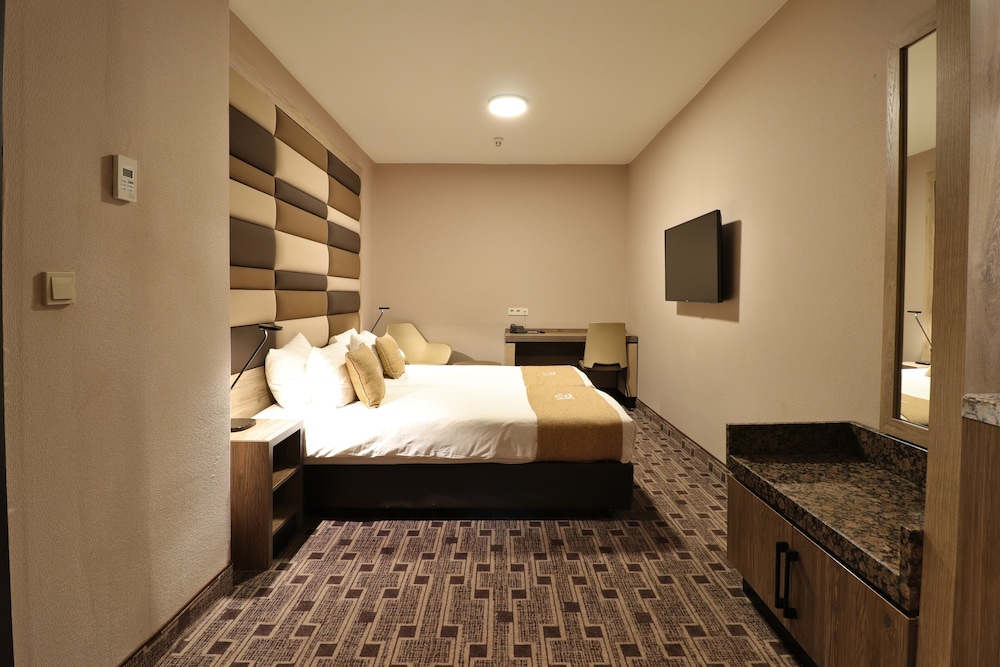 XO Hotels Blue Square 17