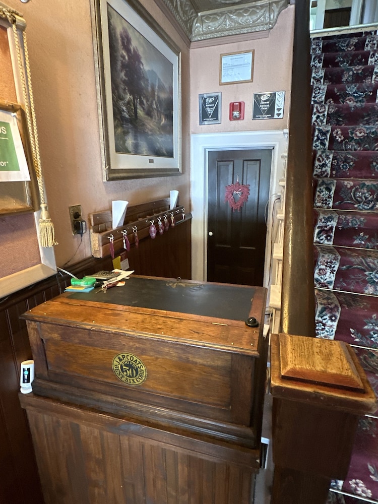 The Alma House Inn