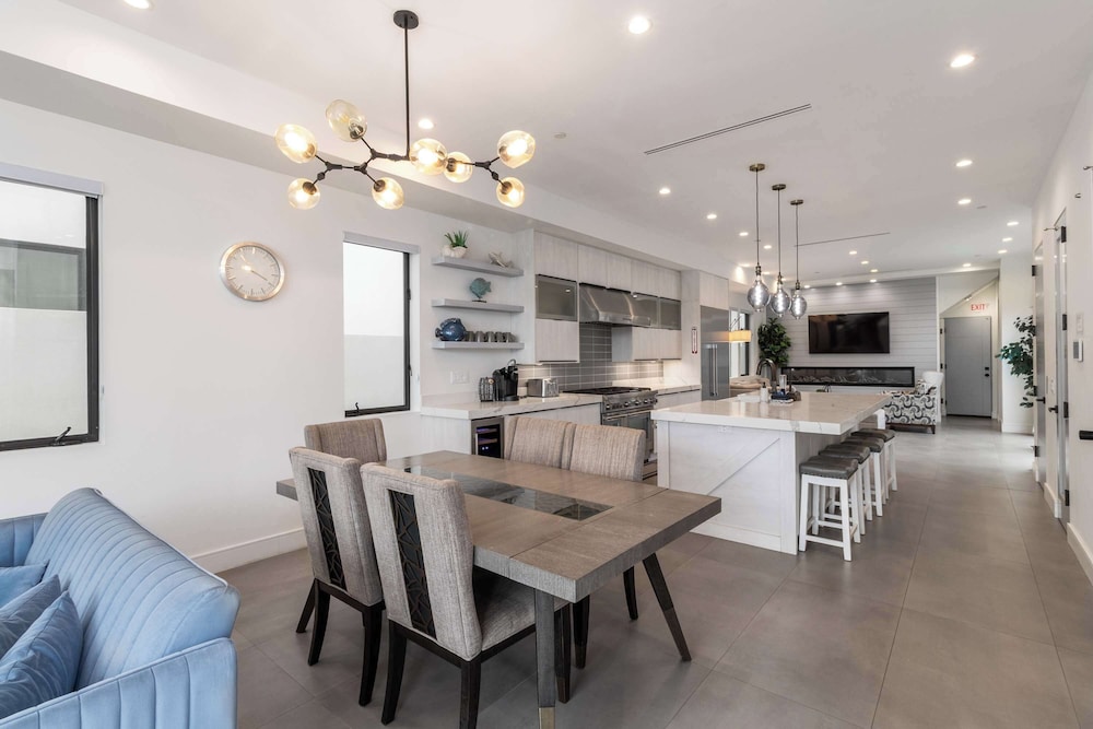 @ Marbella Lane - Luxi 4BR Haven w/ Skyscape Views