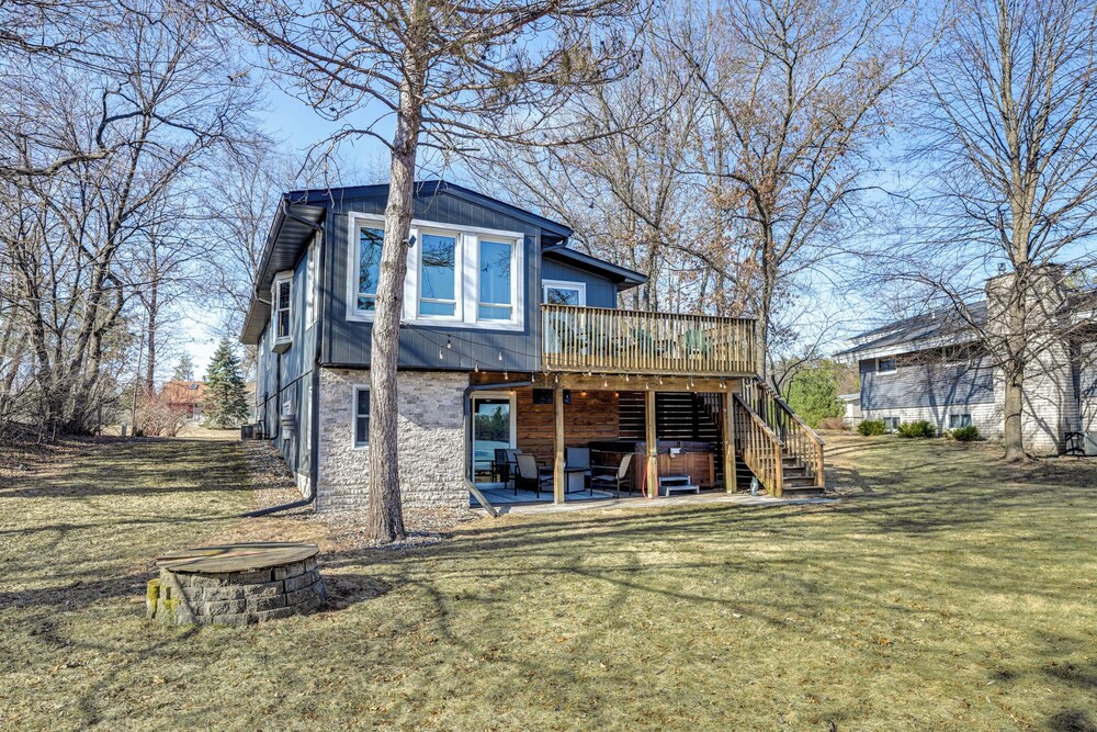 Boat Dock, Hot Tub & Deck: Lakefront Nekoosa Home!
