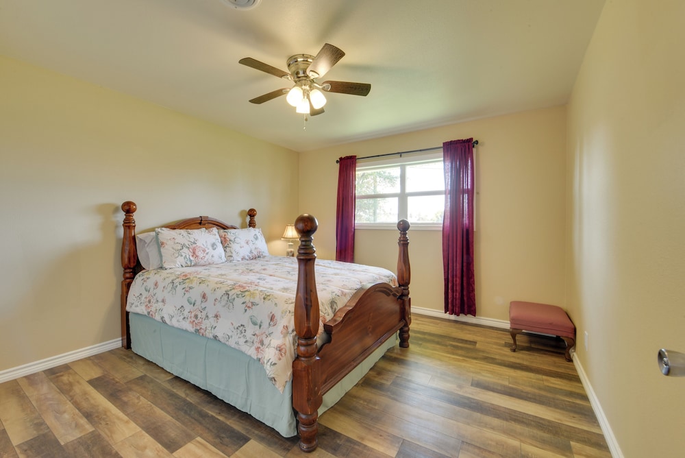 3 Mi to Lake Charles: Family Home in Louisiana!