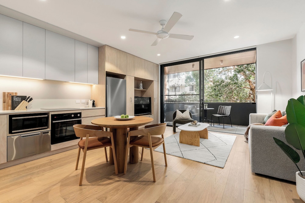 Hall St Apartments by Urban Rest