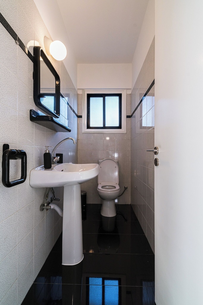City Center Modern Boho Stay
