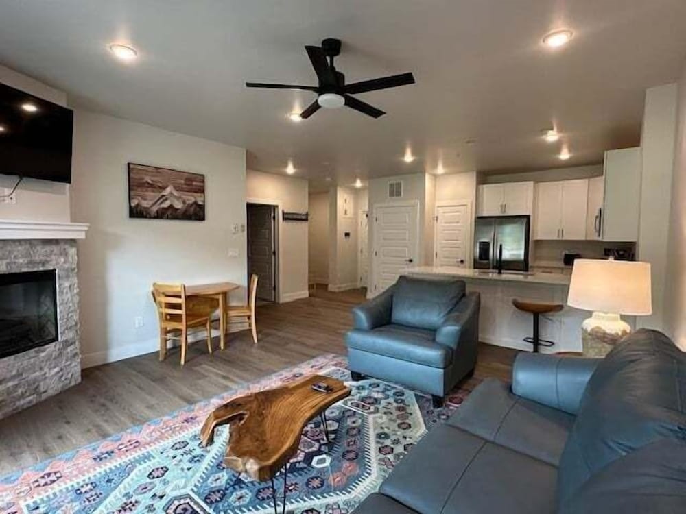 Luxury Stay Meets Family Fun: Premier 1br Retreat 1 Bedroom Condo