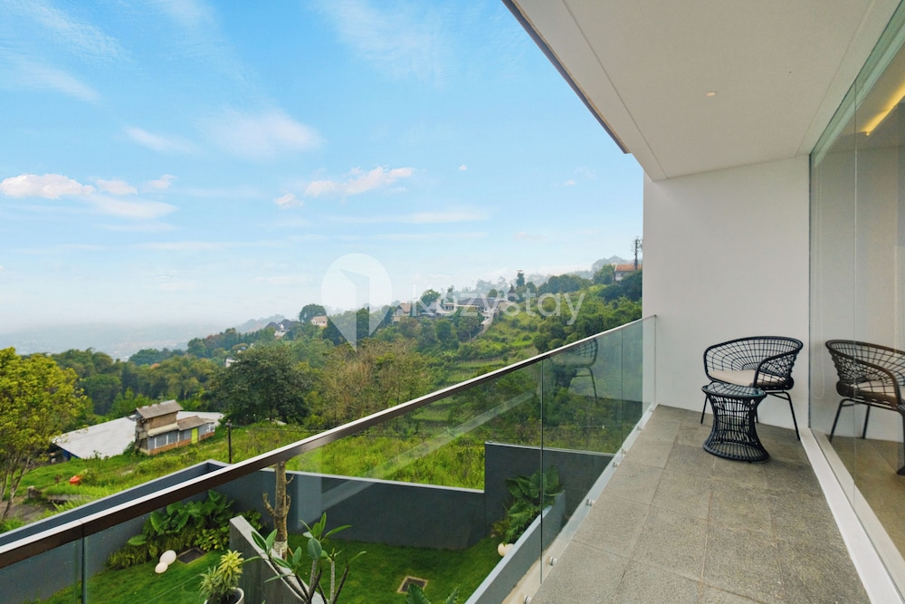 Calma Villa by Kozystay - Bandung