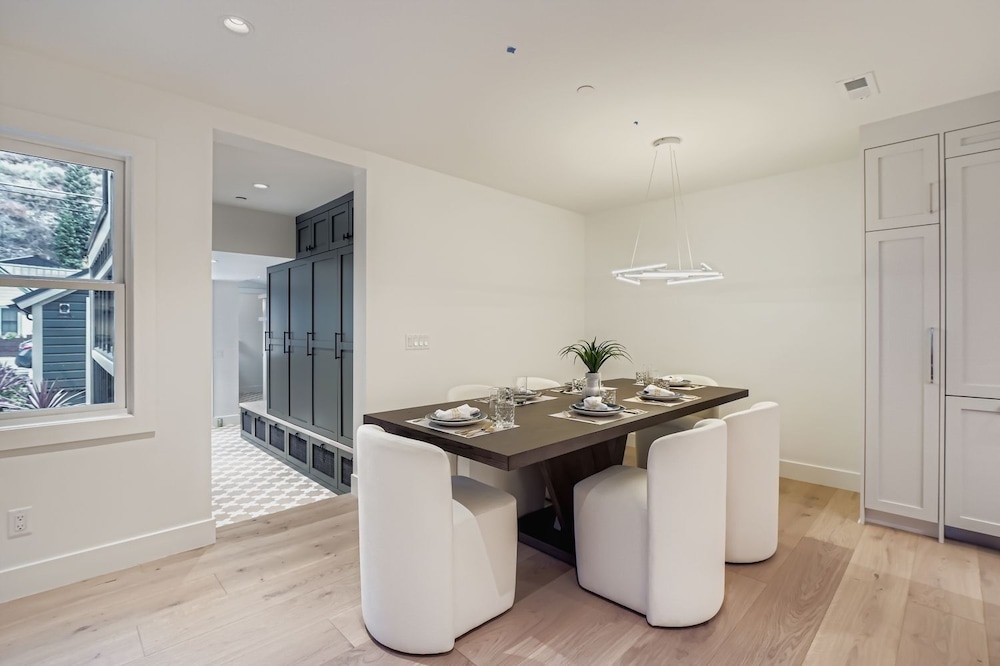 Old Town Luxe Retreat-walk To Main. Hottub-casita 173 4 Bedroom Home