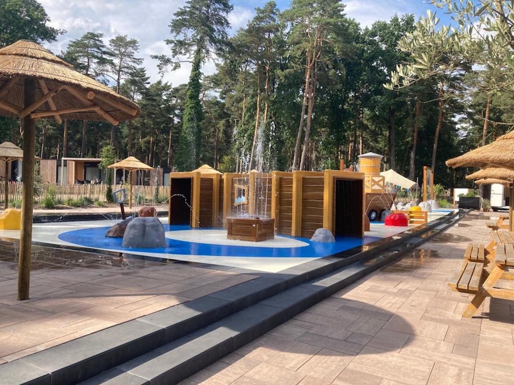Tent Lodge With Bathroom 16 km From Maastricht
