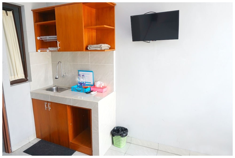 Budi House & Food Station