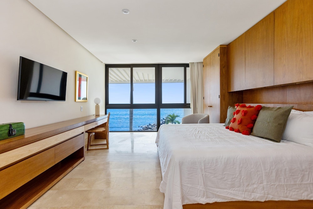 Modern Luxury W Resort Amenities Sleeps 16