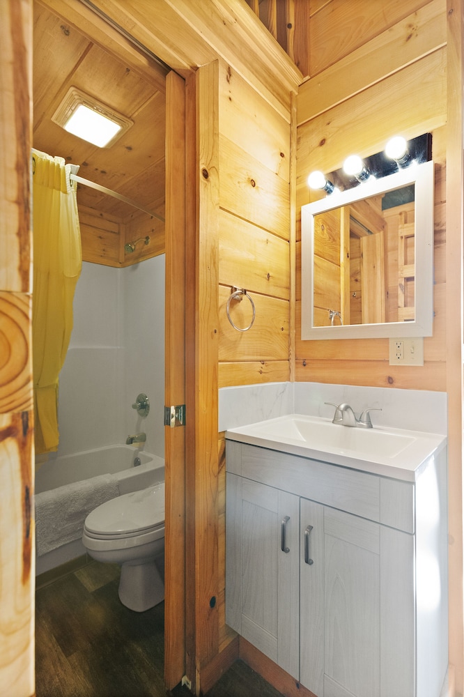 Edinboro Lake Resort Cabins
