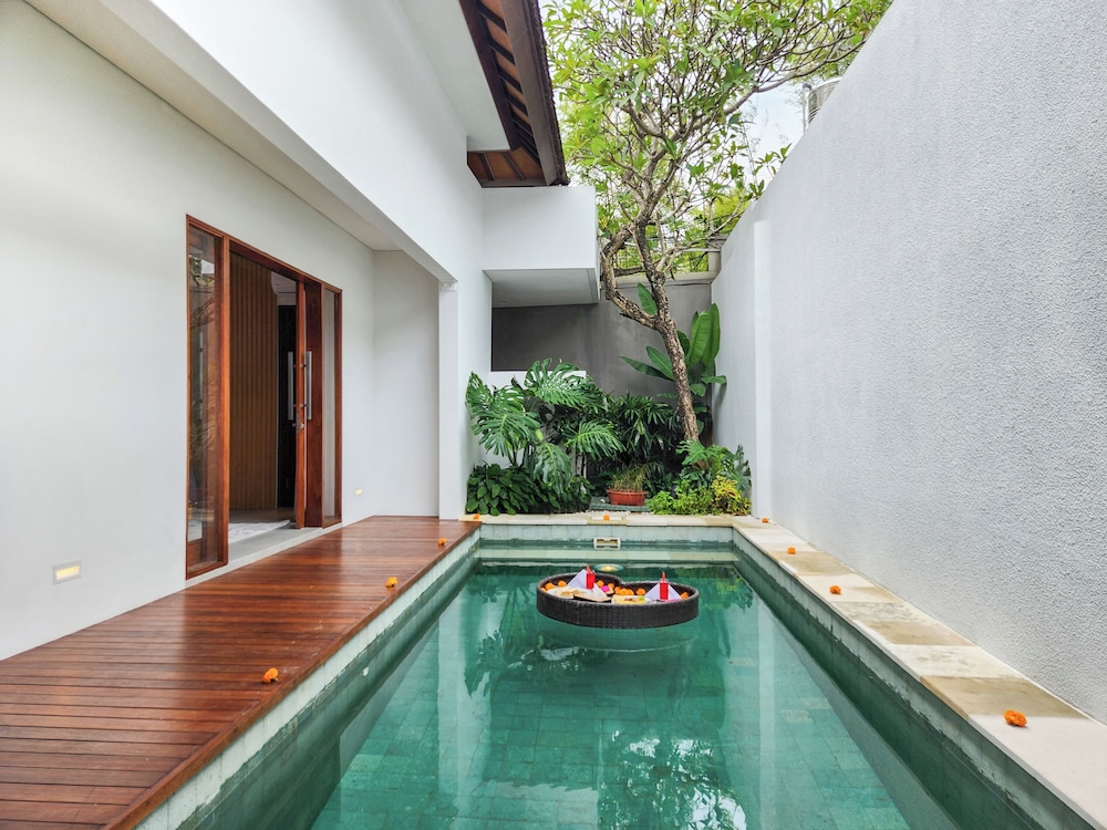 Silk Umalas by Nagisa Bali
