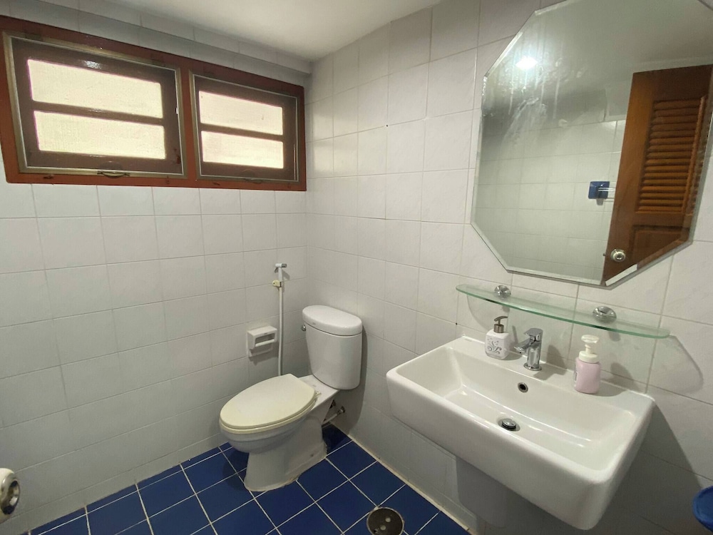 Beautiful 2 Story Newly Renovated Bungalow House