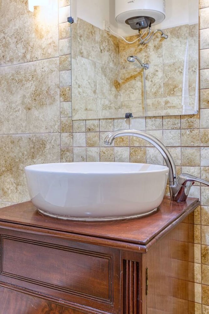 Lilly the Traditional Maltese Townhouse in Sliema