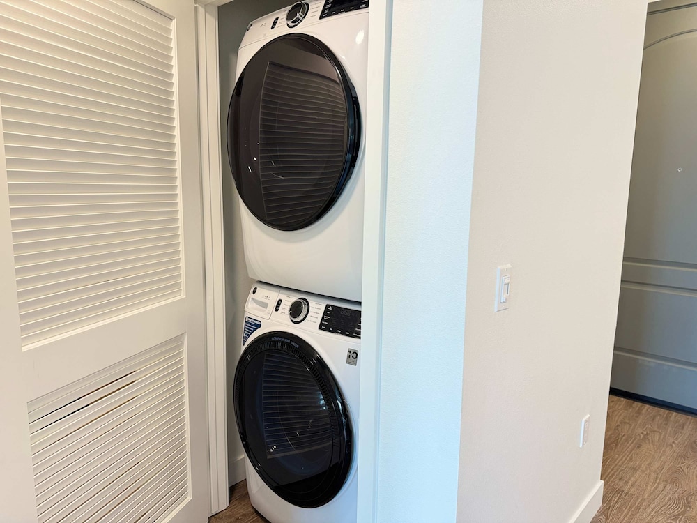Luxury Stay Near Disneyland Pool Gym Free Parking