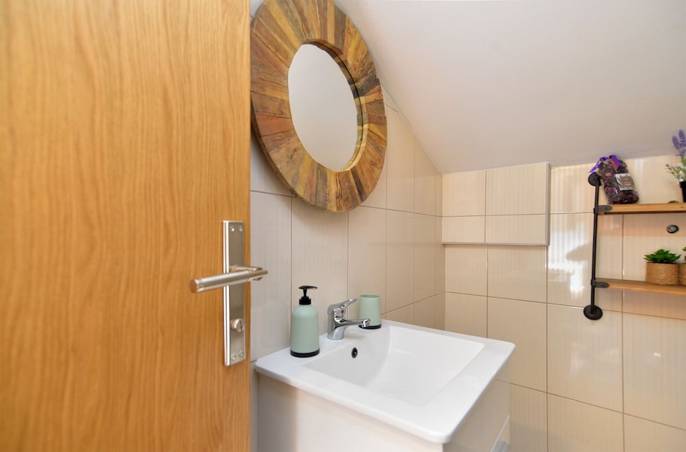 Apartment 1845 view 4