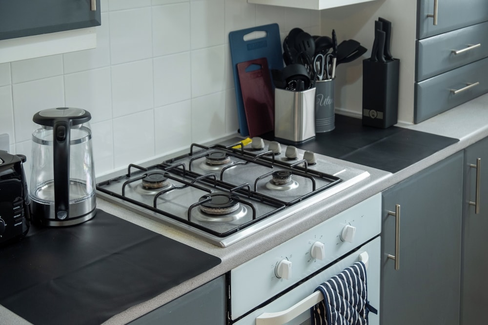 Modern Unit Cook Work in Comfort