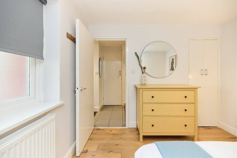 The Brunswick Retreat - Warm 3bdr Flat With Balcony