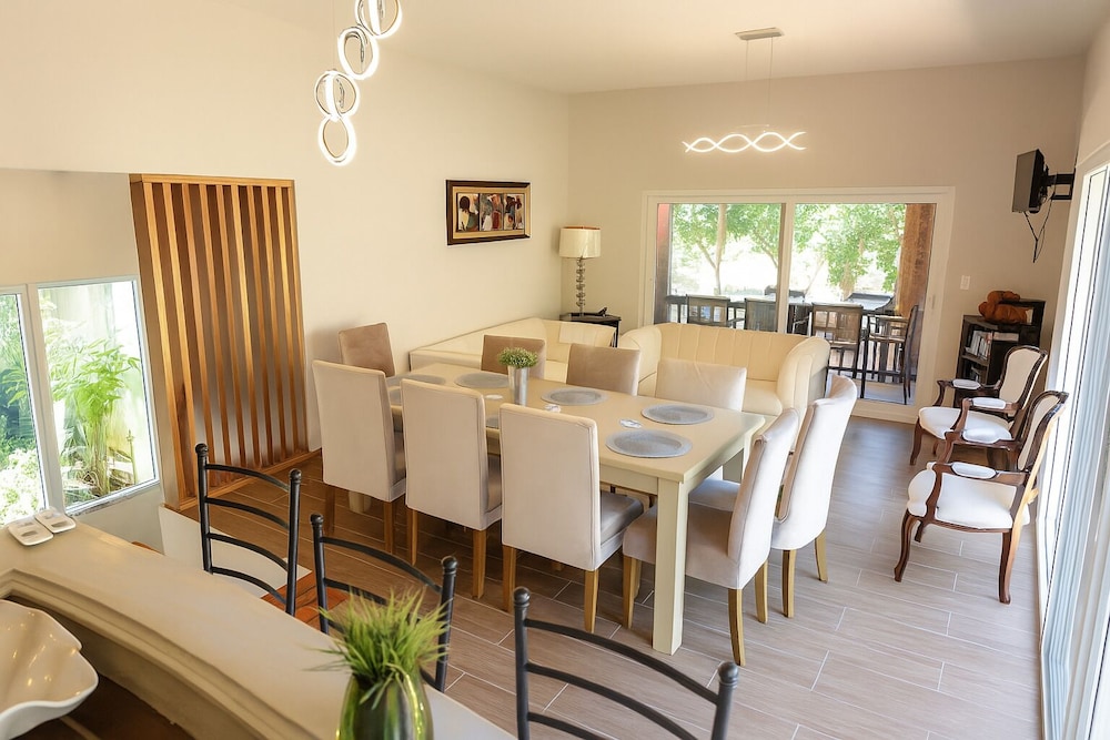 Casa Luminiere- Keyhole Bay #5 3 Bedroom Home