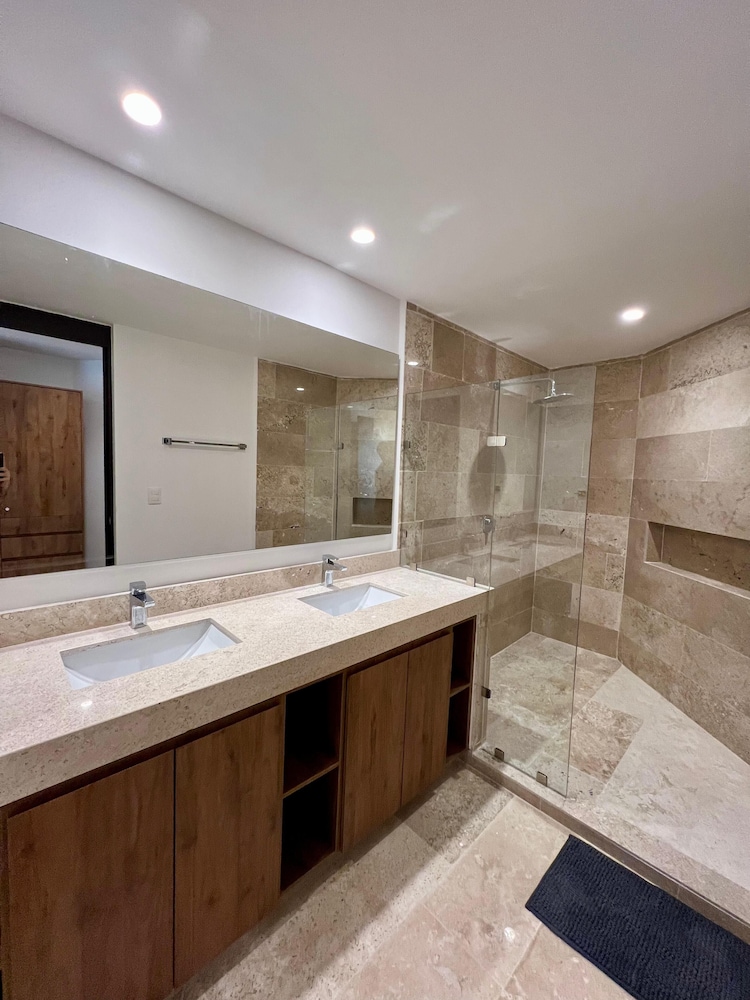 Penthouse Navela 405 Beachfront