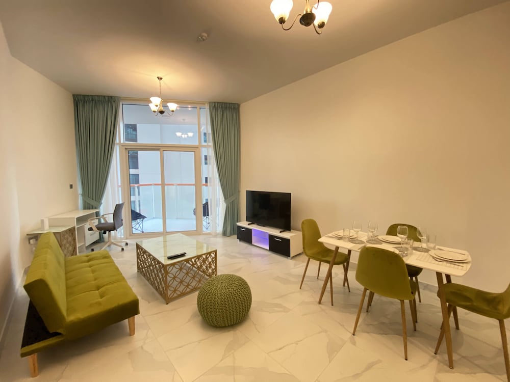 Lux BnB 2BD Canal Views Business Bay