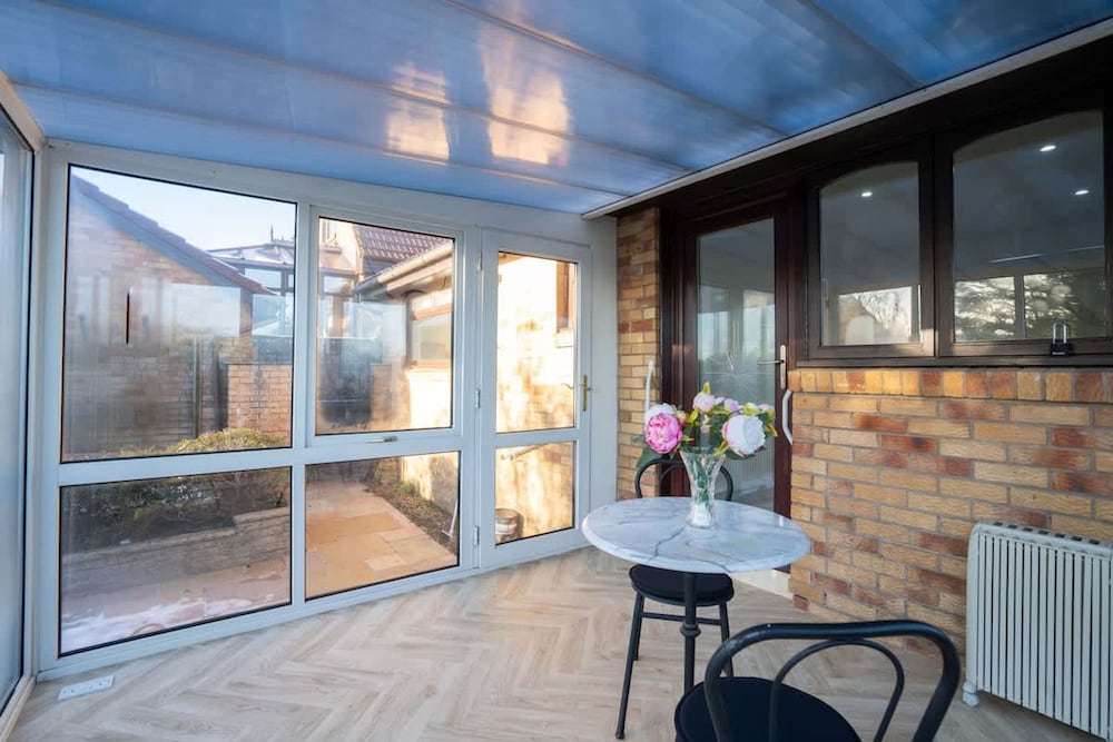 Comfy 3 Bed House - Free Parking