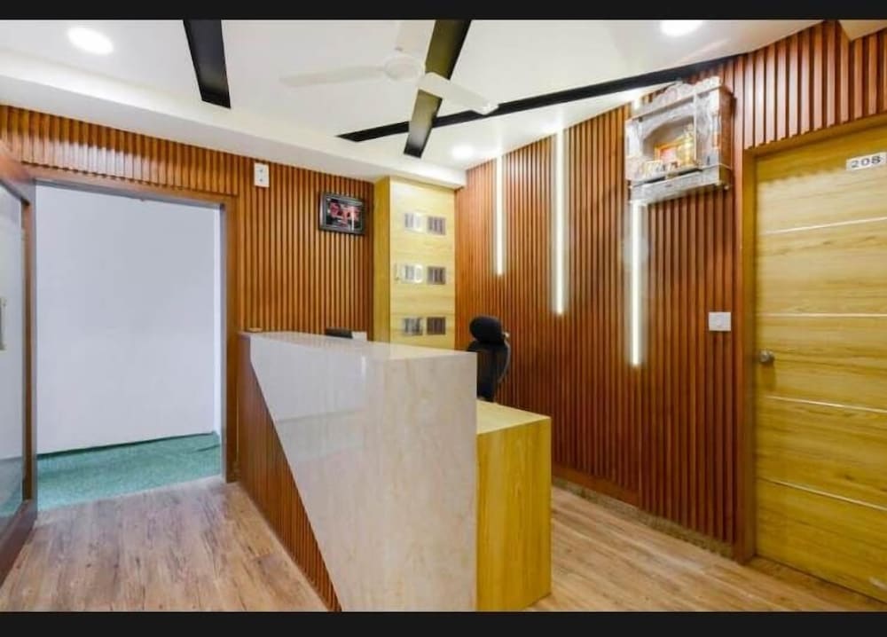 HOTEL SAFARI INN C G ROAD
