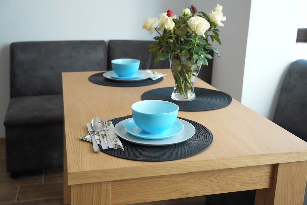 2 Bed Apt - Sleeps 4, Terrace & Pet Friendly