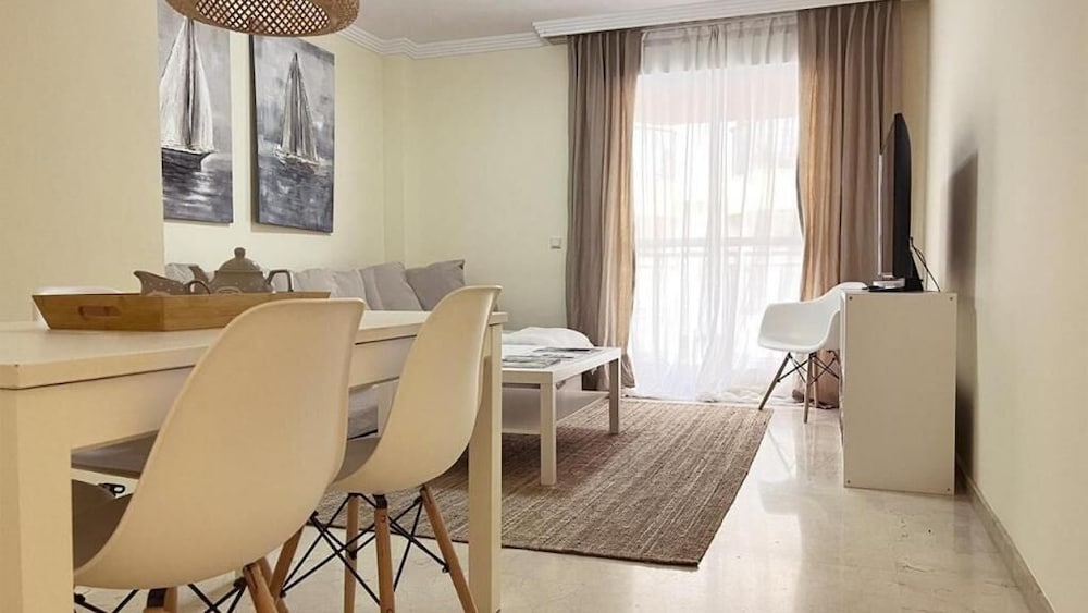 APTO PRIMERA LINEA ESTEPONA BY ISA