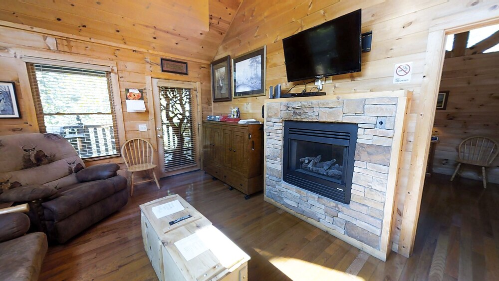 Always Kiss Me Goodnight 1 Bedroom Cabin by RedAwning