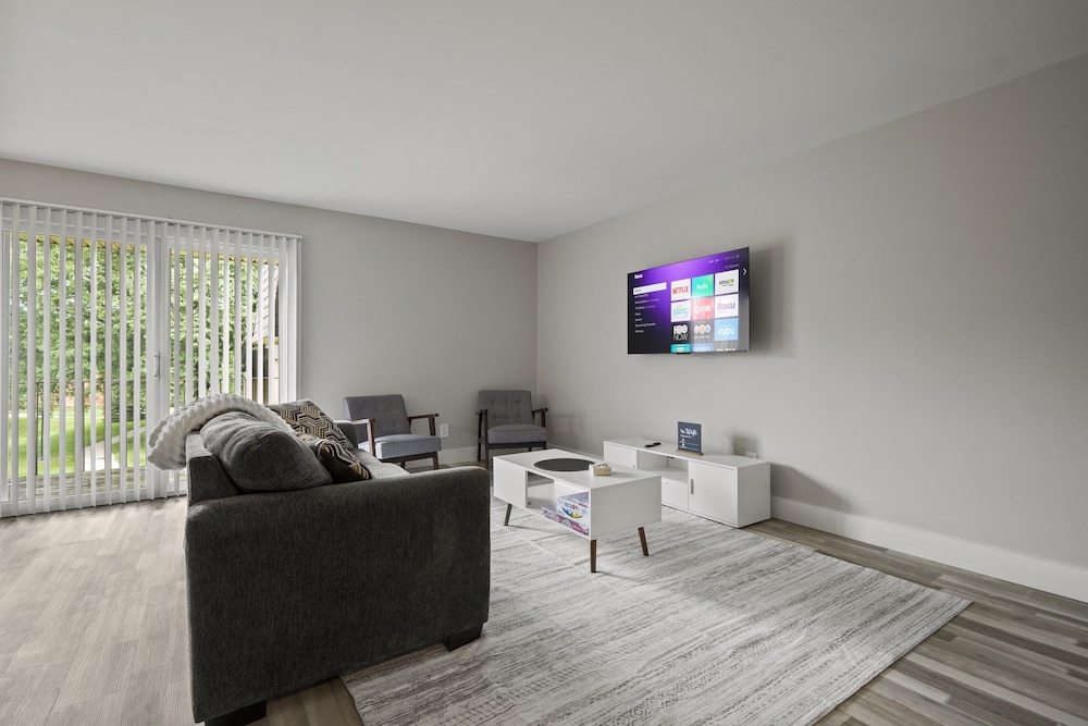 2BR Stay Close to Downtown