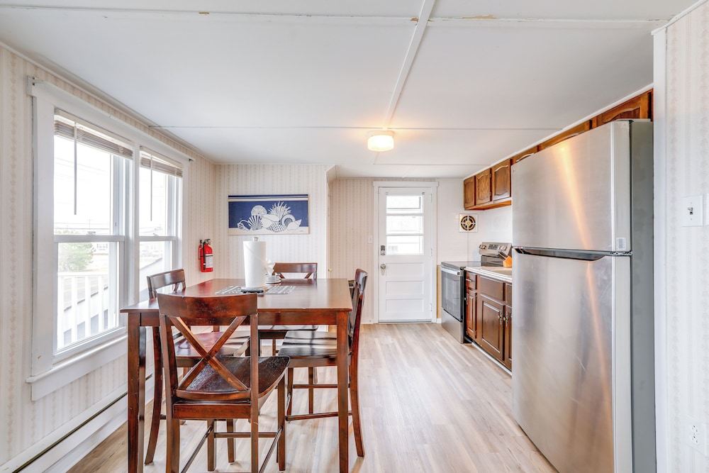 8 Mi Barnegat Lighthouse: Apt w/ Balcony!