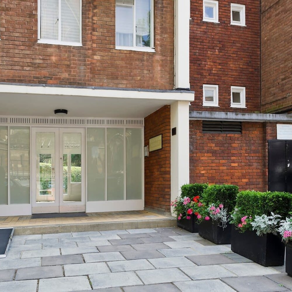 Elegant 3 bed Flat Earls Court