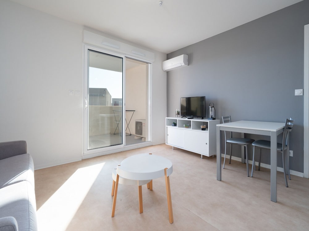 Seaside Stay for Two Guests