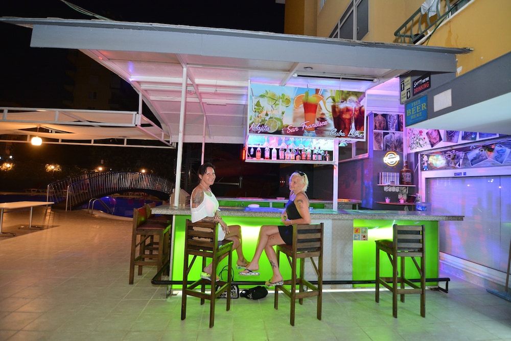 Rose Garden Apart Hotel - Image 24