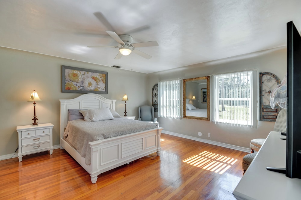 Private 3-acre Retreat w/ Game Room in Bunnell!
