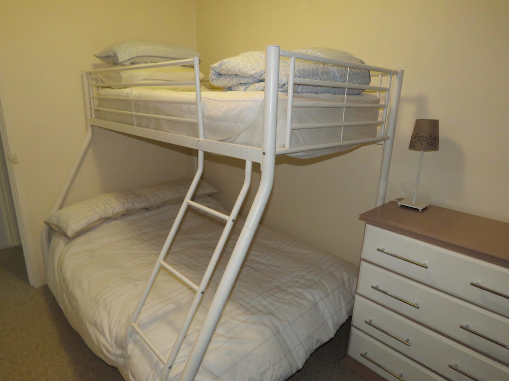 8 Ophir Cottage in Ventnor view 2