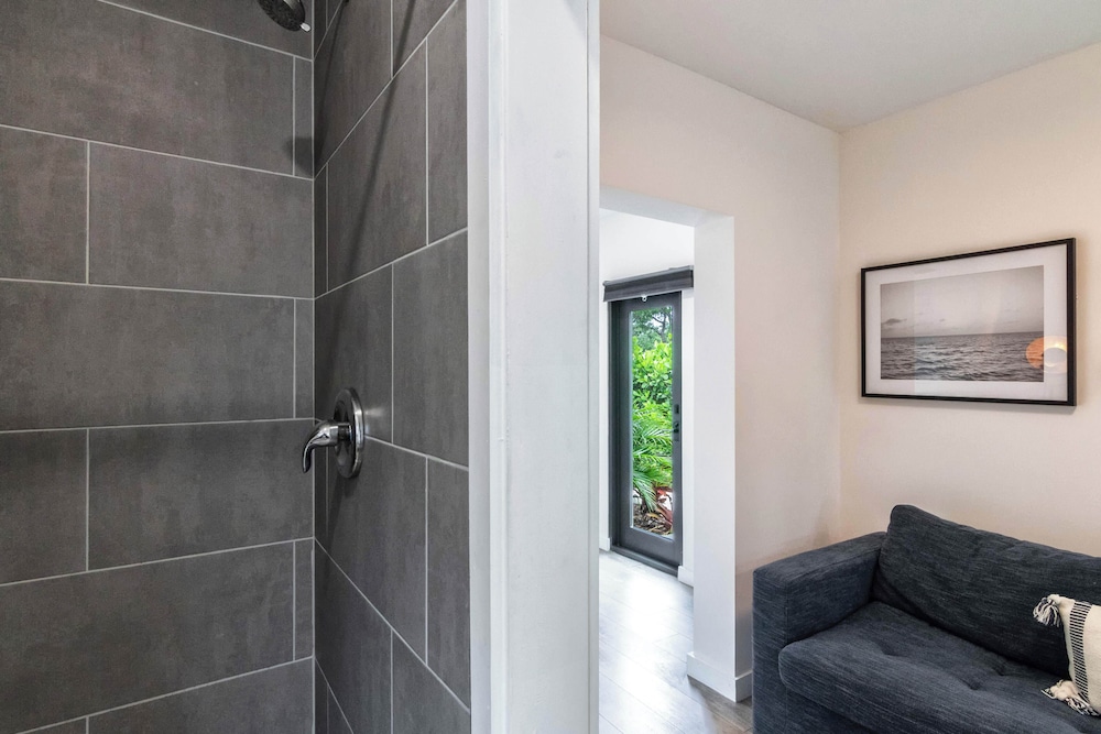 5BR Sleeps 14 w/ In-law Suite & Bbq!