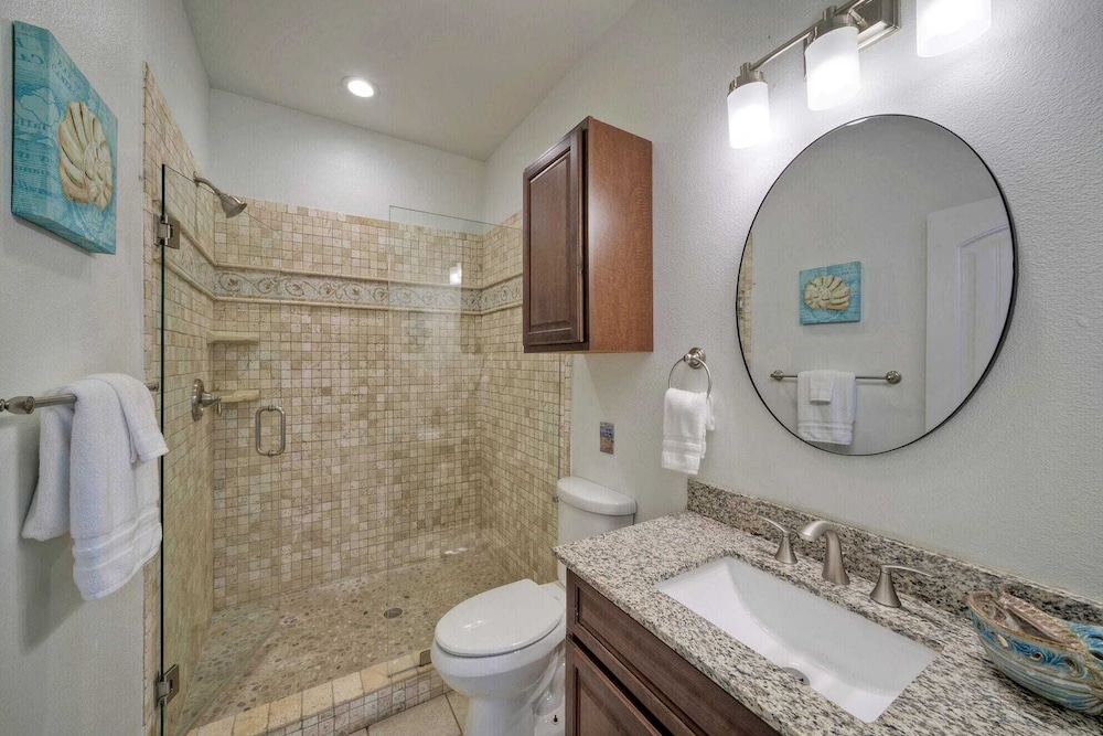 Beach Boardwalk, Pool Access & Ocean Views Coral Reef by Avantstay