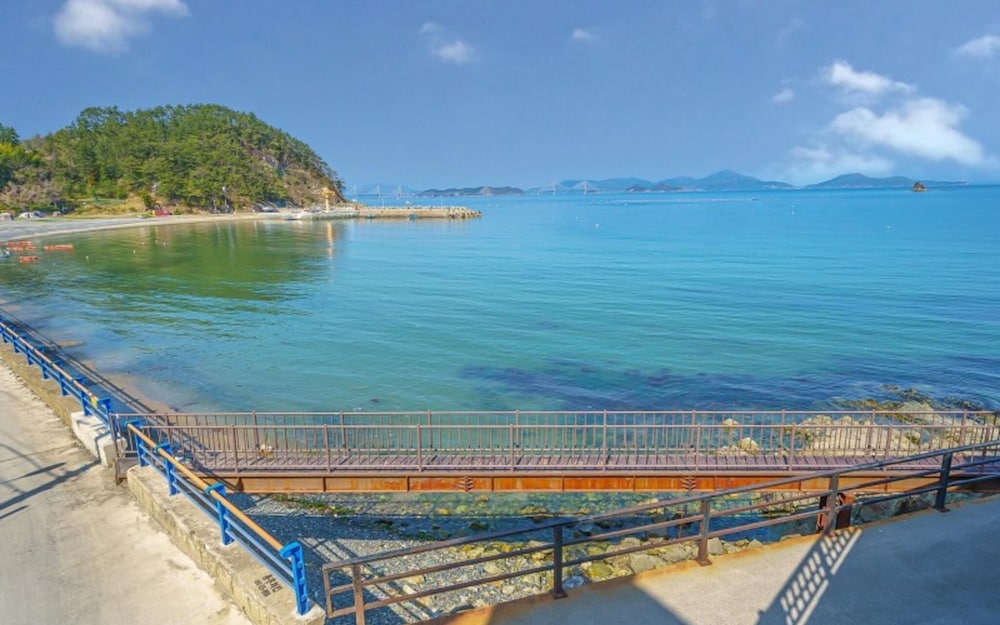 Geojedo Ocean View Dumo Mongdol Pension