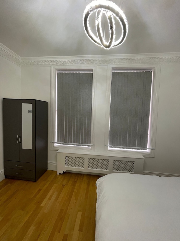 Charming 1-bed Apartment in Wolverhampton view 4