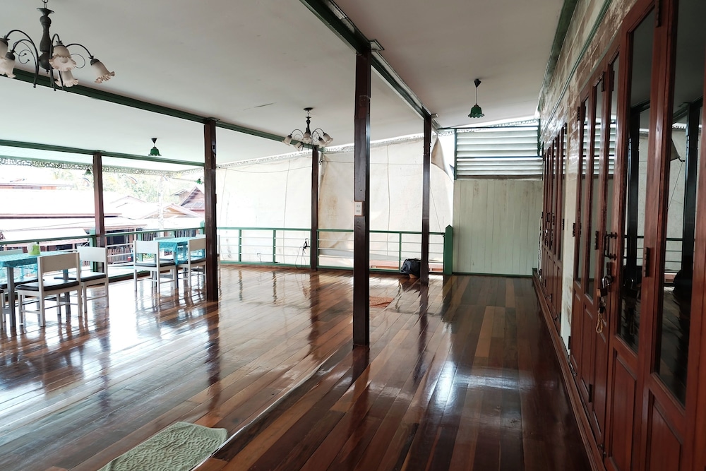 Hotel Baanrak Amphawa Homestay - Image 1