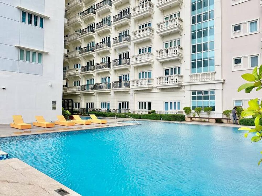 Cozy Iloilo City Condo With Shared Pool and Fitness Center