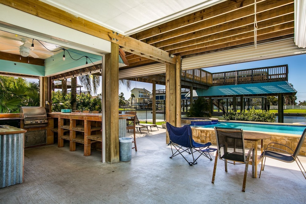 Margaritaville on the Bay by Ryson Vacation Rentals
