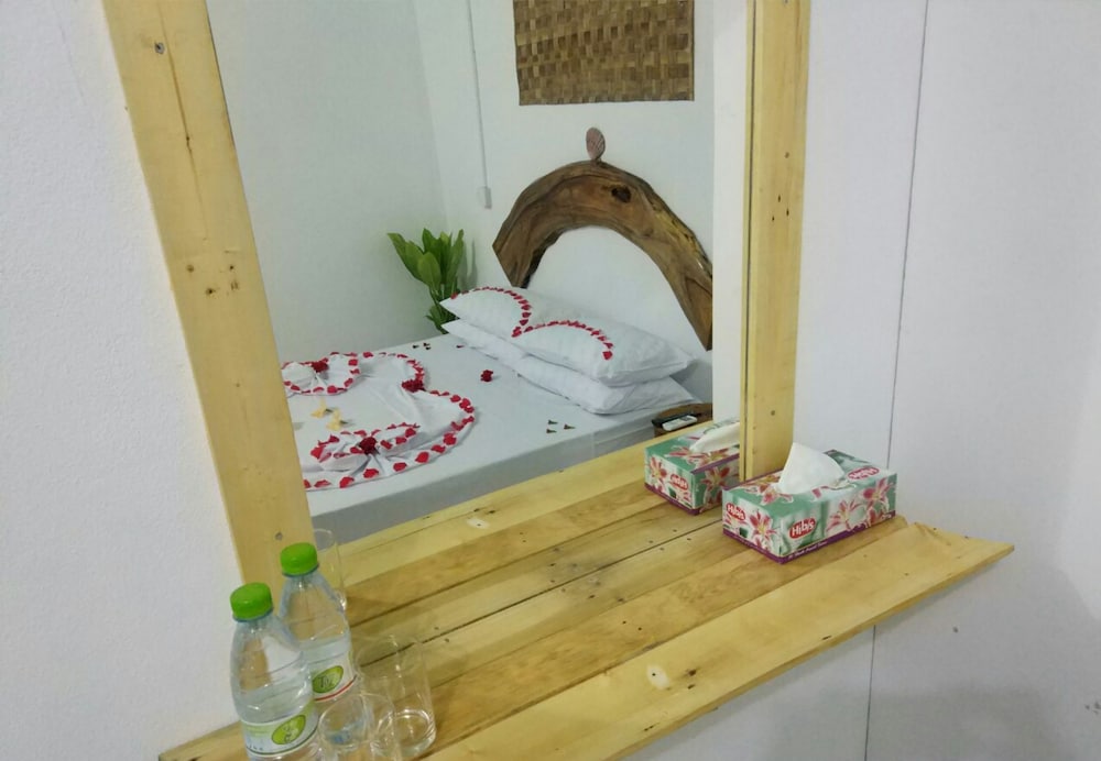 Veli Thoddoo Inn