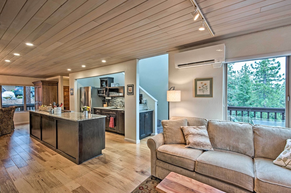 Tahoe Retreat w/ Deck - 2 Mi to Nevada Beach! - Property Image 19