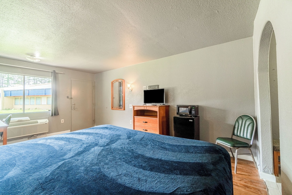 Economy Inn By OYO Livingston TX Hwy 59